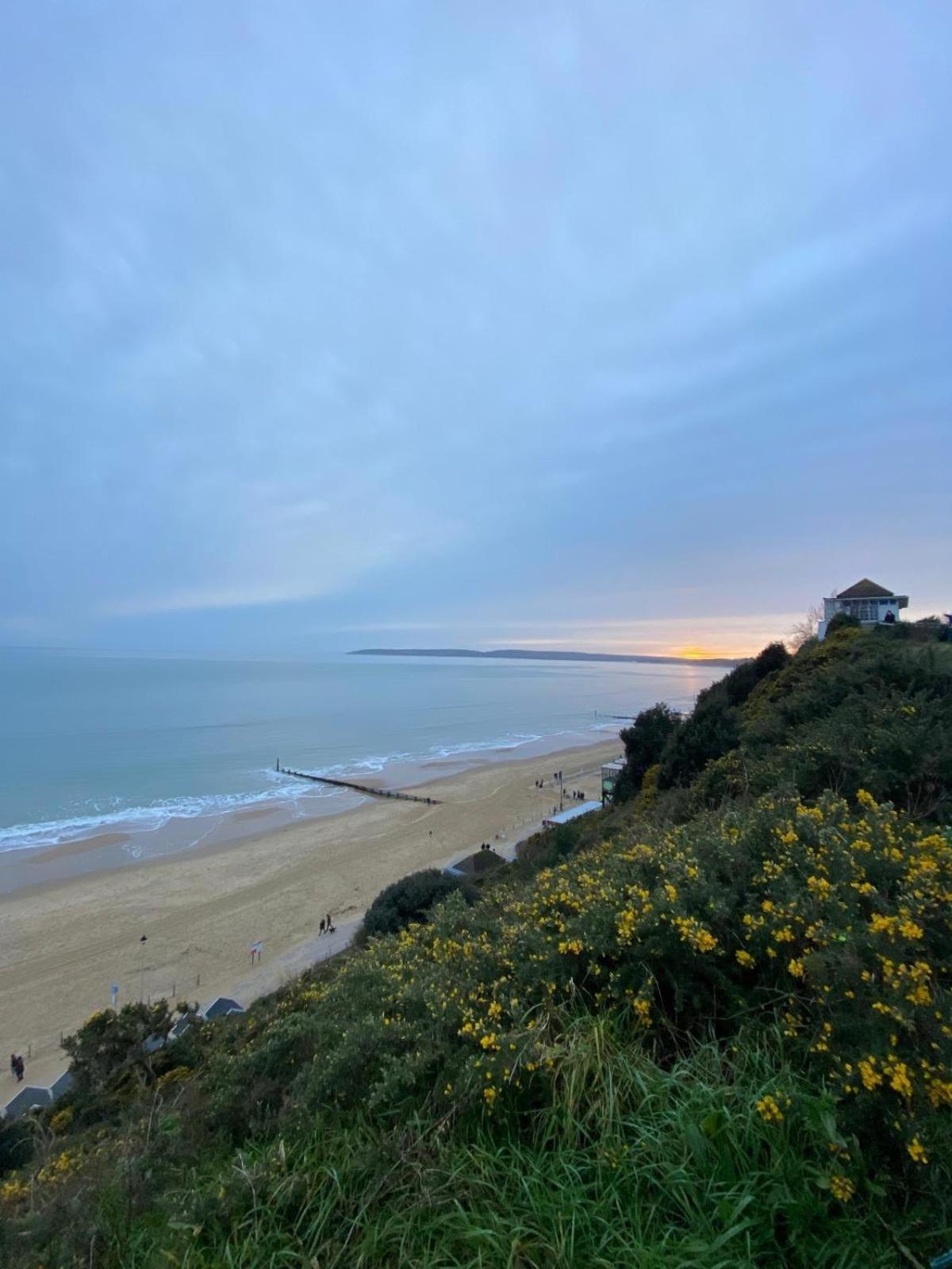 The Sand Bank - Flat 1, Central Bournemouth Apartment, Sleeps 4, 7 Min From The Beach, Pet Friendly, Parking, Wifi, Kitchen And Washer Exterior photo